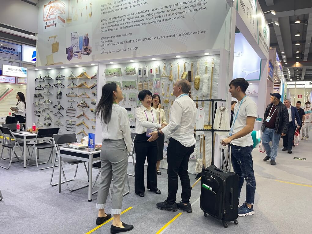 Amanda Meets with Existing Clients in the 2023 Spring Canton Fair